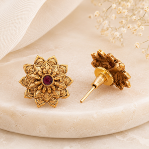 Cute antique gold star stud earring