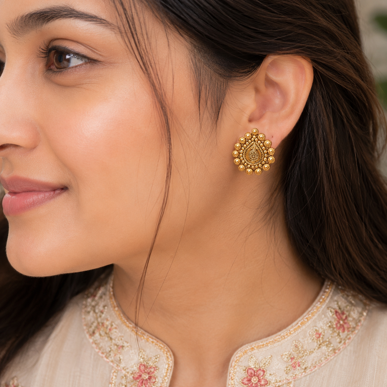 Stunning antique gold pear shape stud