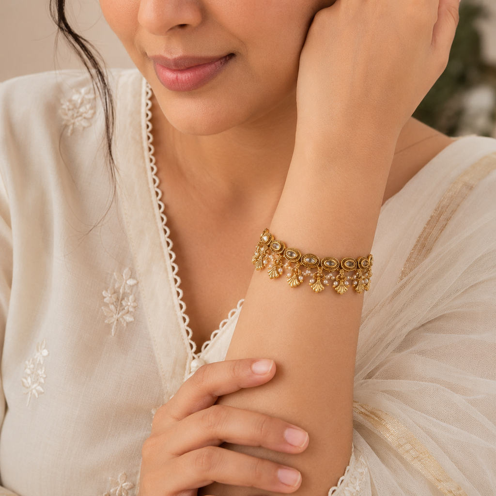 Delicate antique gold kundan bracelet