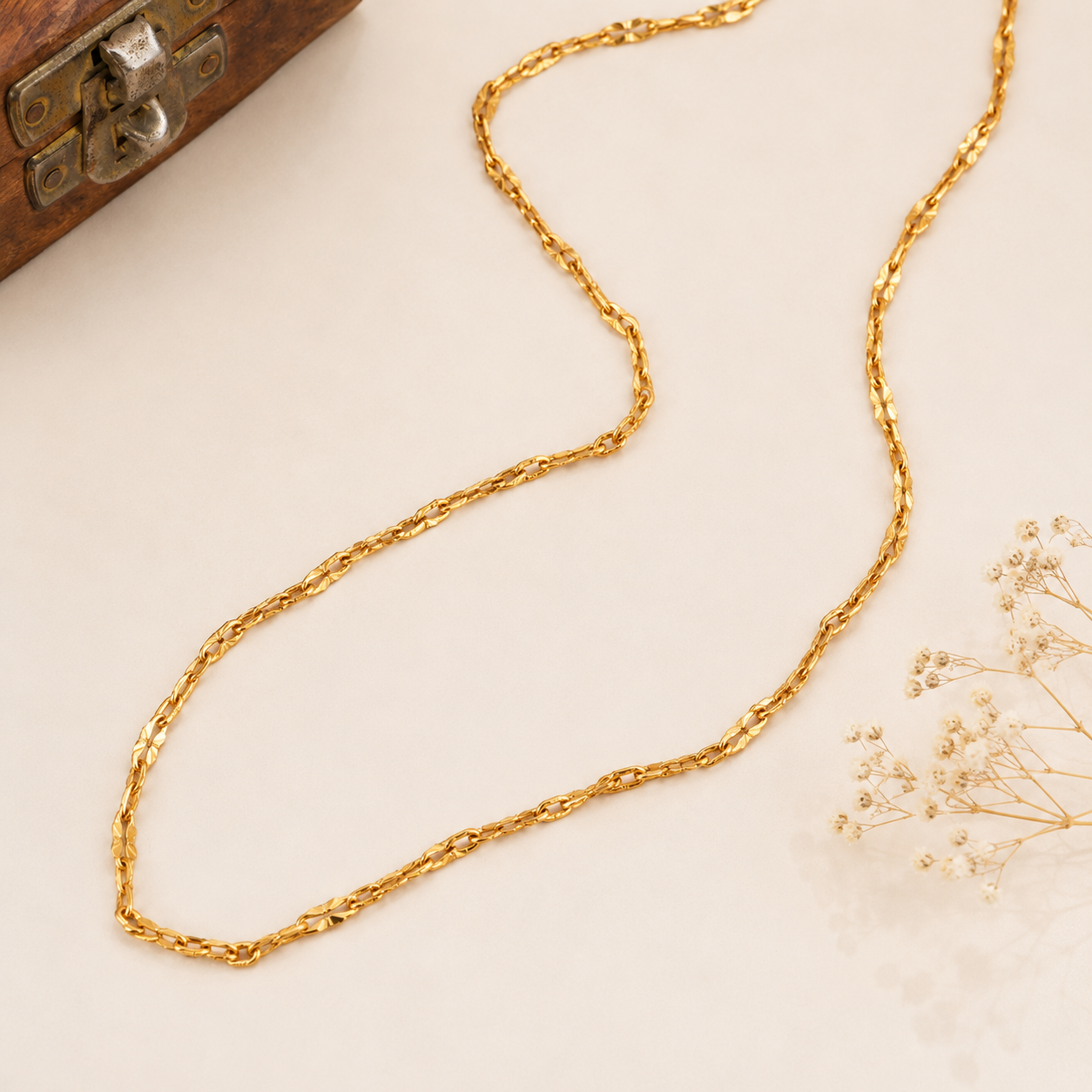 Beautiful sleek gold plated chain