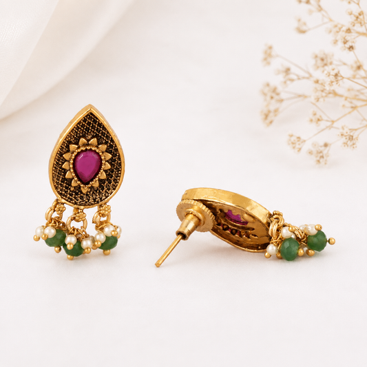 Cute pear shape antique gold green stone drop earring