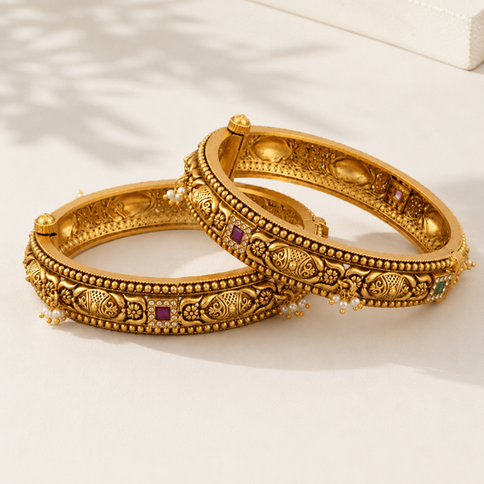 Antique gold stone bangle set