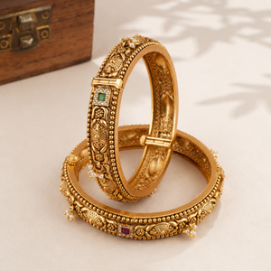 Antique gold stone bangle set