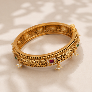 Antique gold stone bangle set