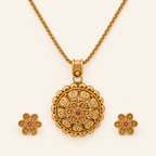 Stunning antique gold stone pendant set