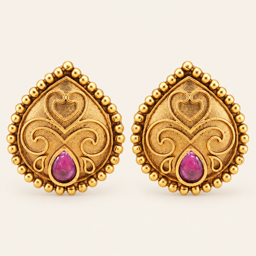 Stunning pear shape antique gold pendant set