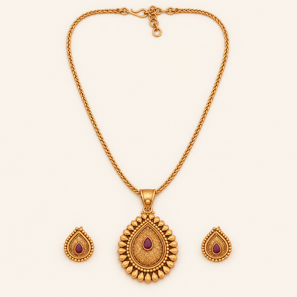 Amazing antique gold pear shaped antique gold pendant set