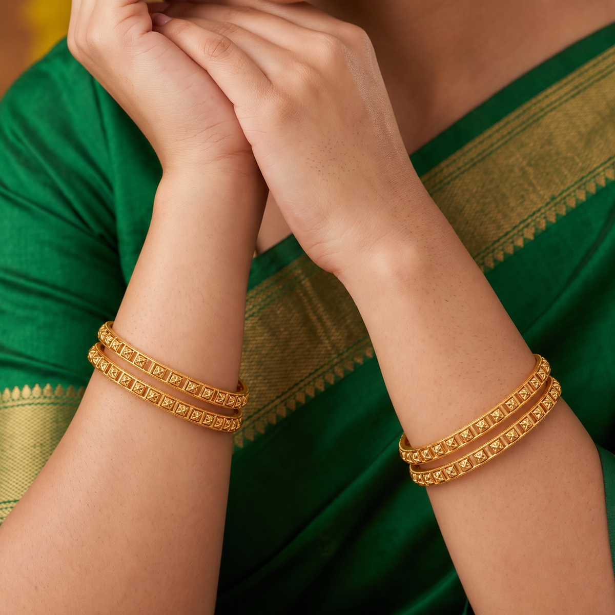 Stunning antique gold bangle set ( set of 4 )