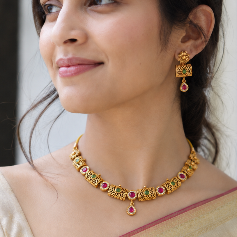 Sleek gold stone necklace set