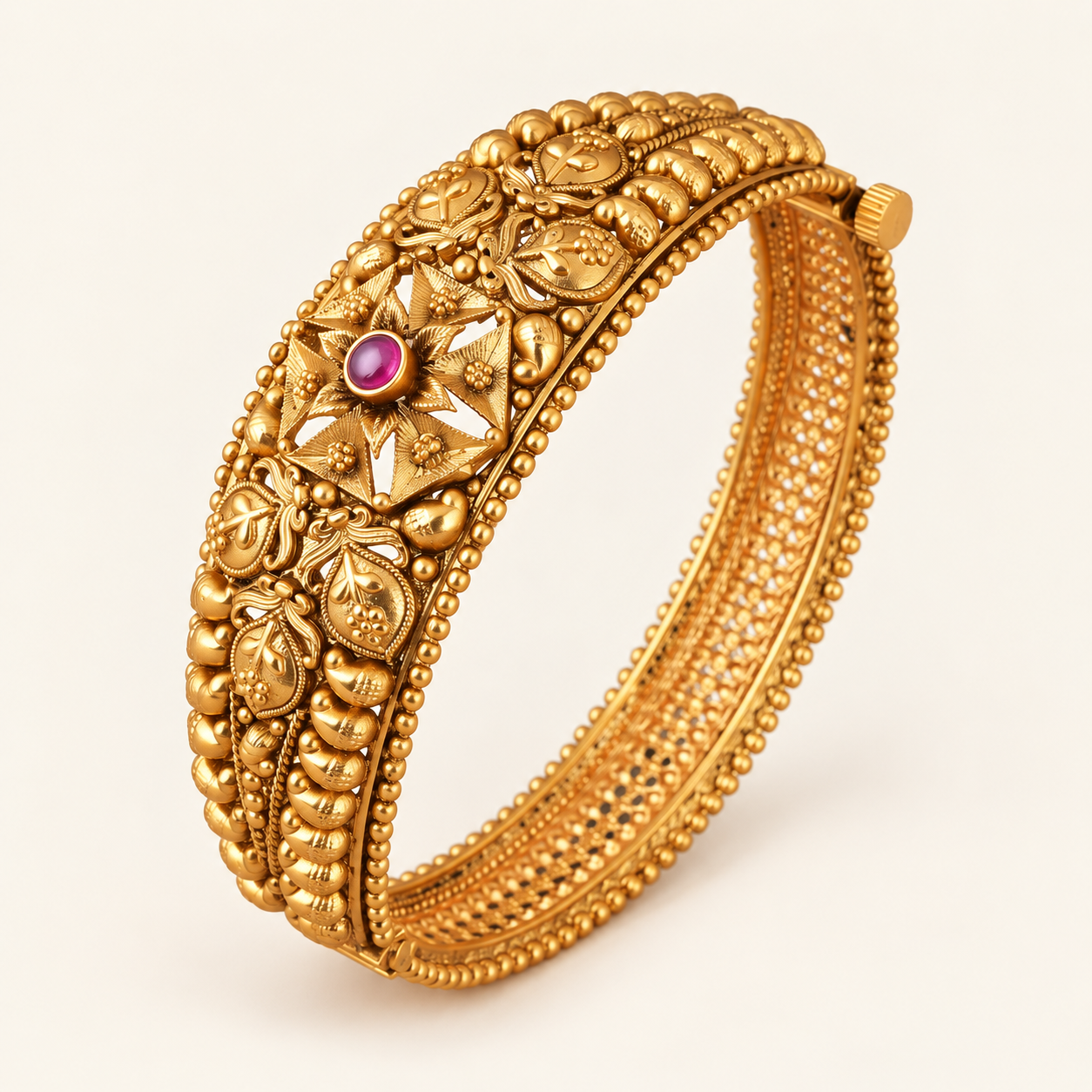 Stunning antique gold openable kada