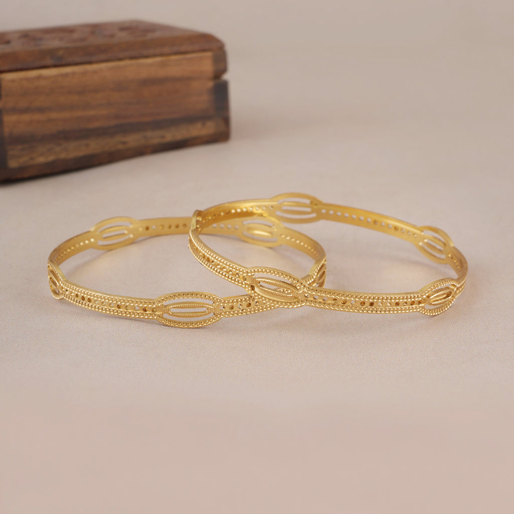 Elegant gold plated bangle set