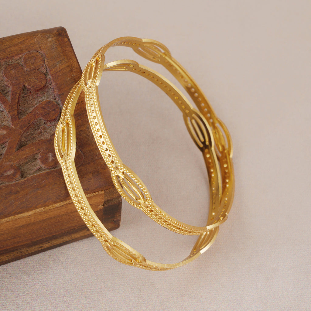 Elegant gold plated bangle set