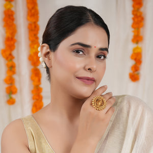 Round antique gold plain krishna finger ring
