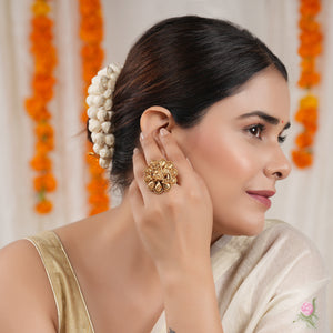 Stunning antique gold krishna finger ring