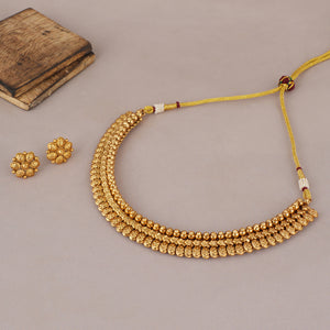 Cute antique gold plain necklace set with stud earring