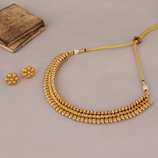 Cute antique gold plain necklace set with stud earring