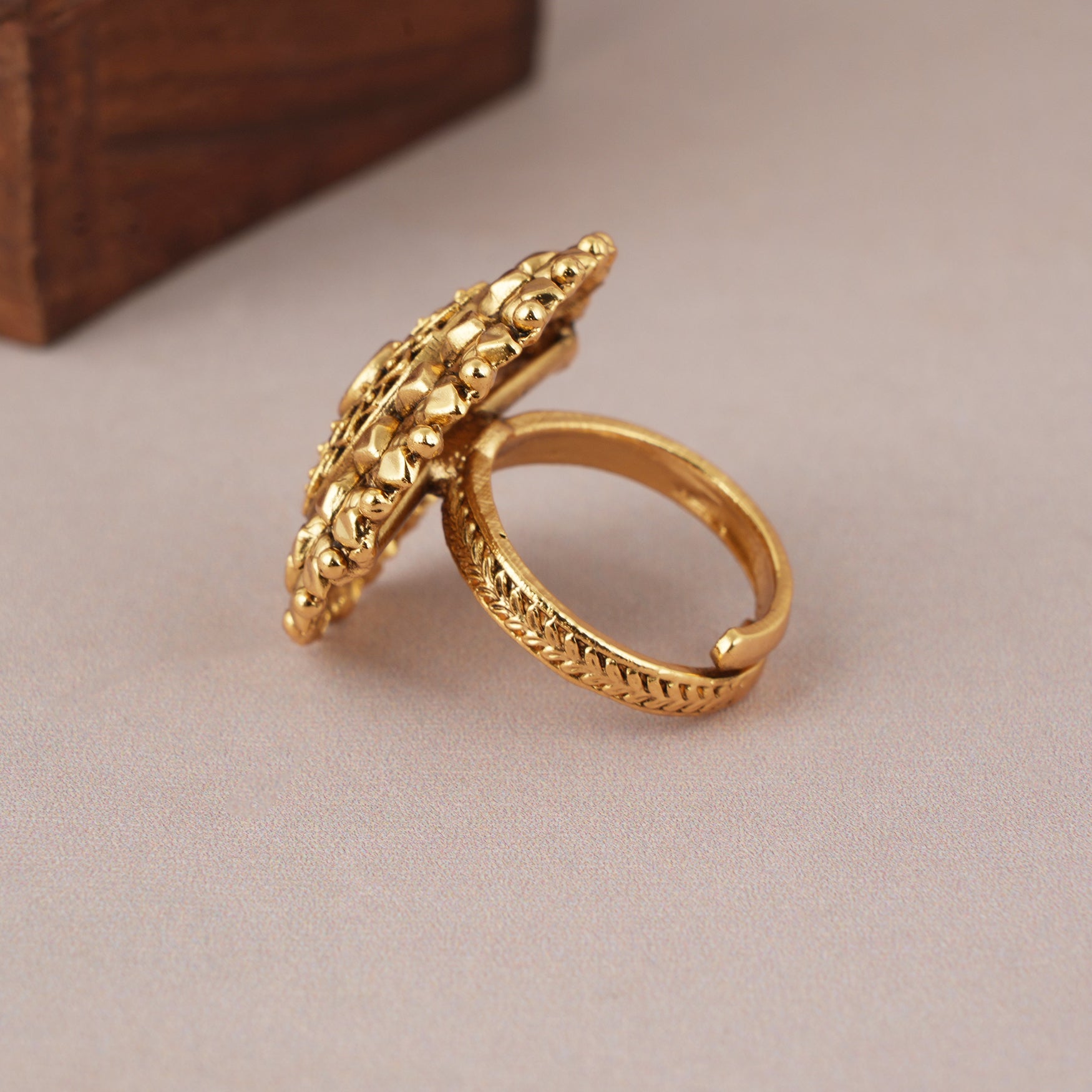 Stunning plain antique gold finger ring
