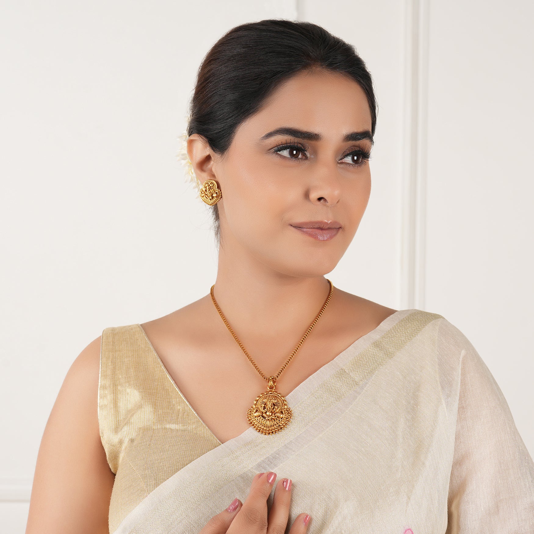 Beautiful antique gold ganesh pendant set with earring I Temple jewellery
