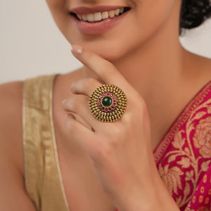 Gorgeous round antique gold emerald stone finger ring