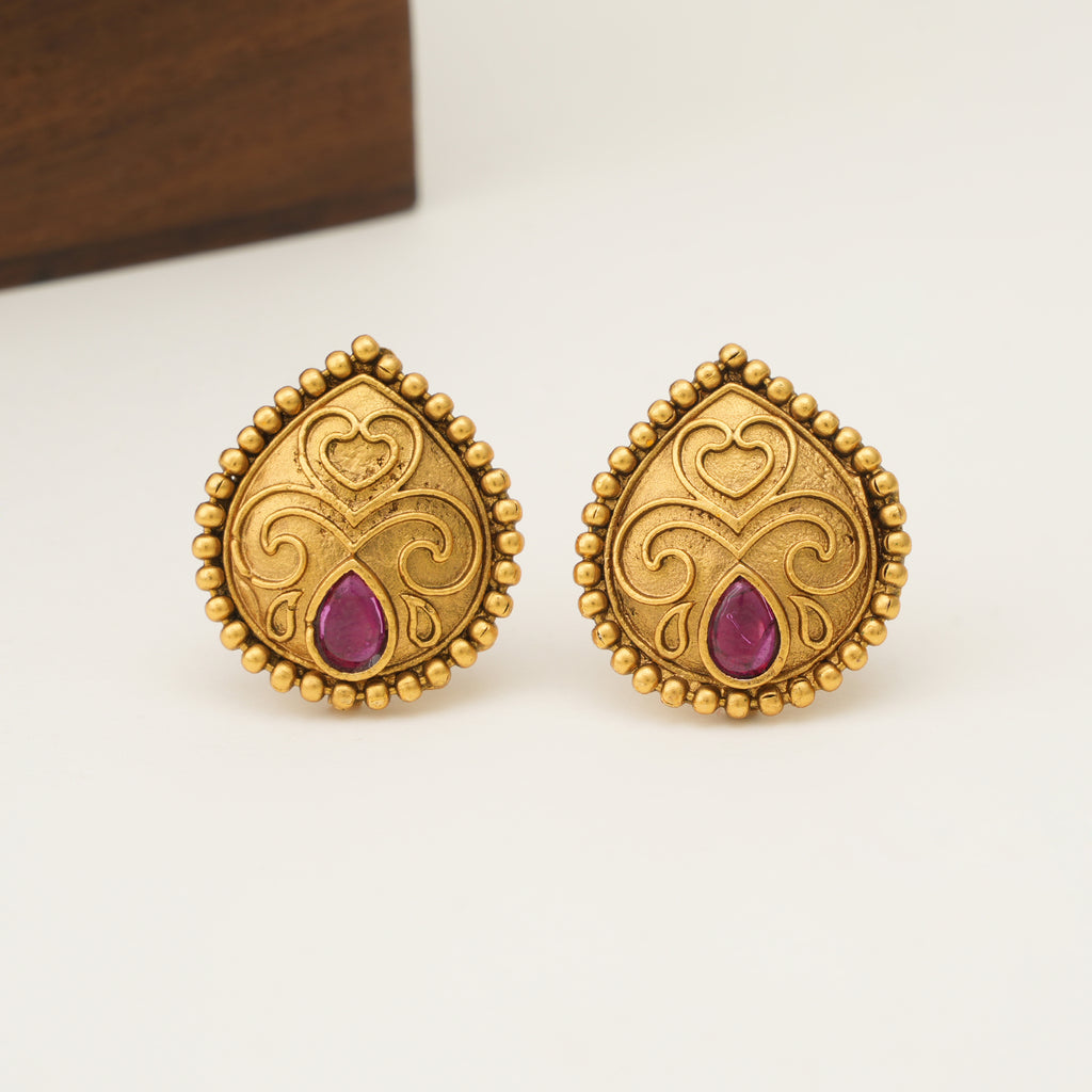 Stunning pear shape antique gold pendant set