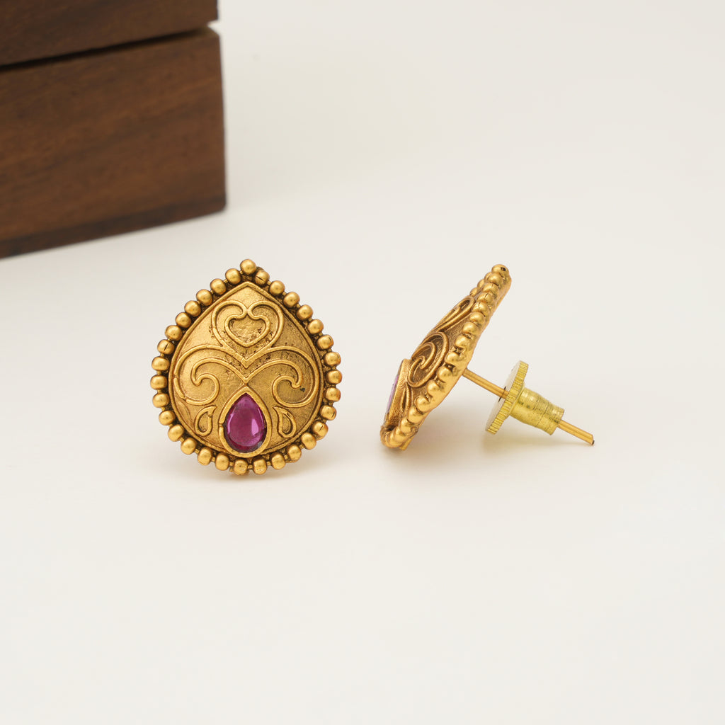 Stunning pear shape antique gold pendant set