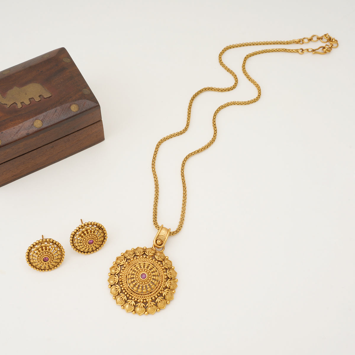 Beautiful floral antique gold pendant set