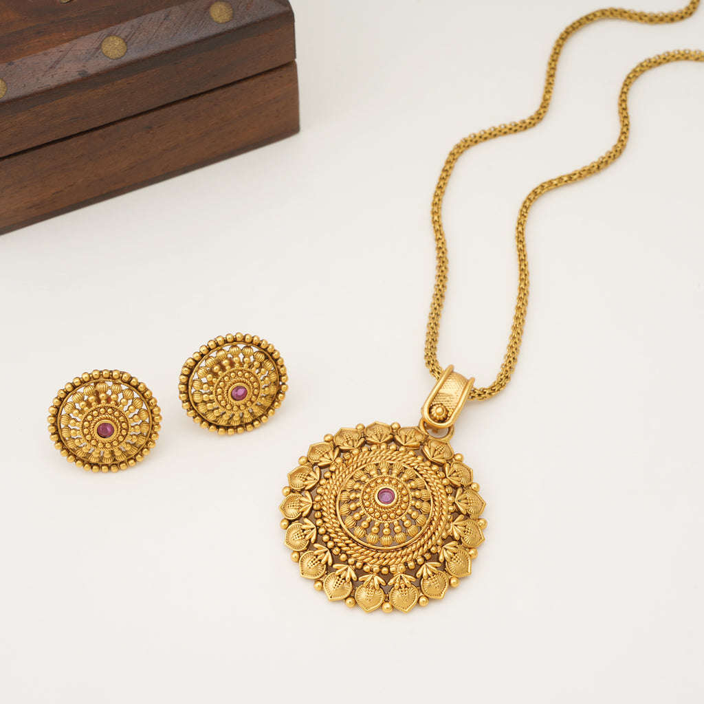 Beautiful floral antique gold pendant set