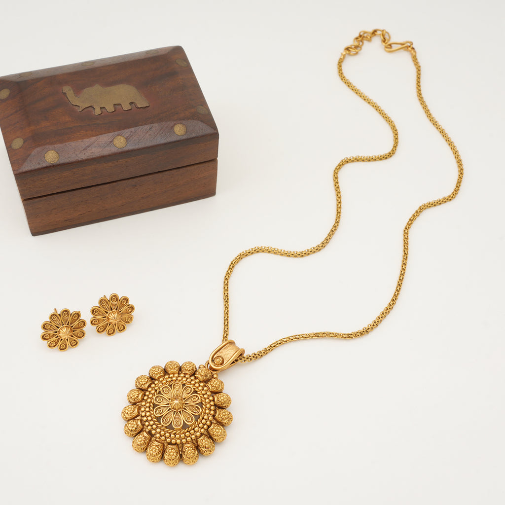 Amazing antique gold floral pendant set