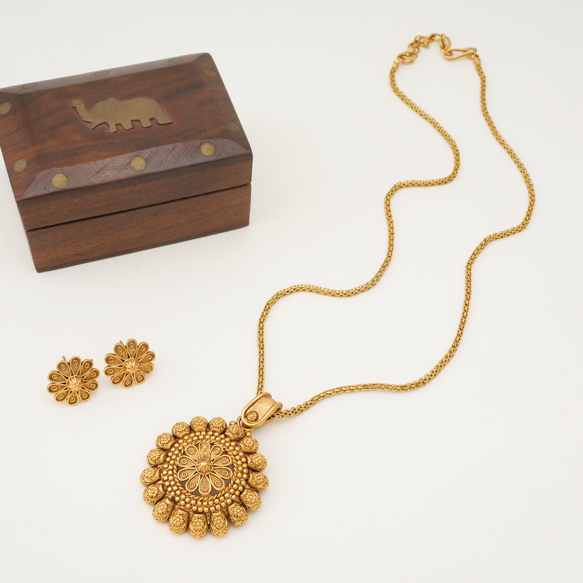 Amazing antique gold floral pendant set