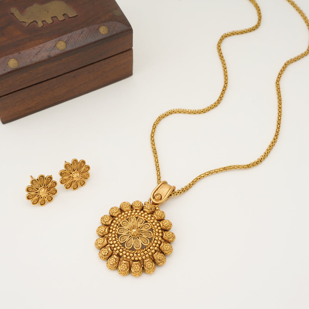 Amazing antique gold floral pendant set