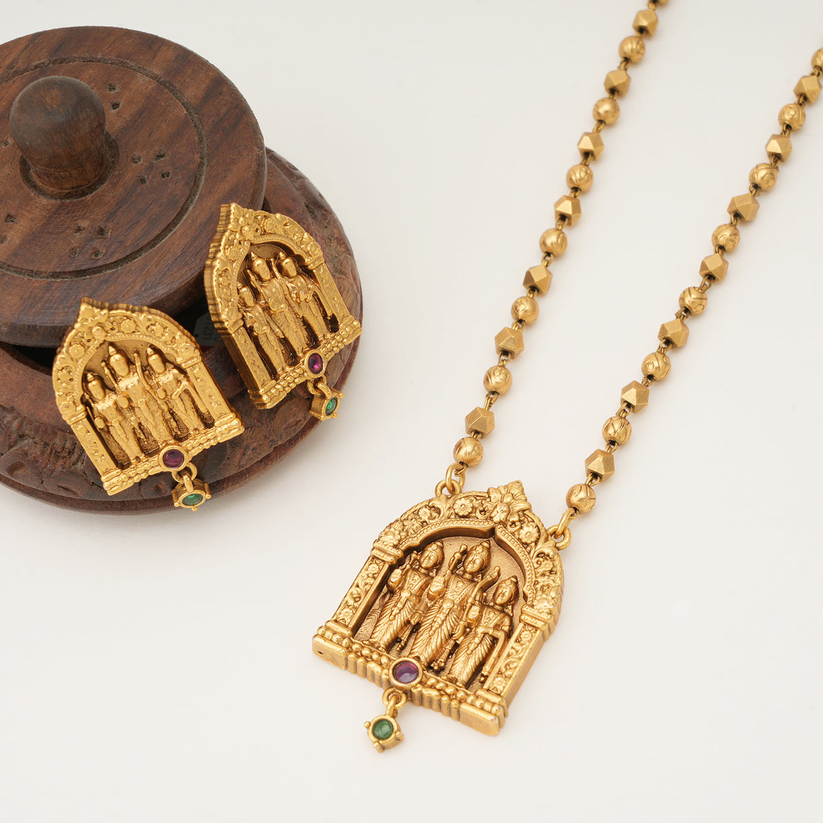 Stunning antique gold ram sita pendant set