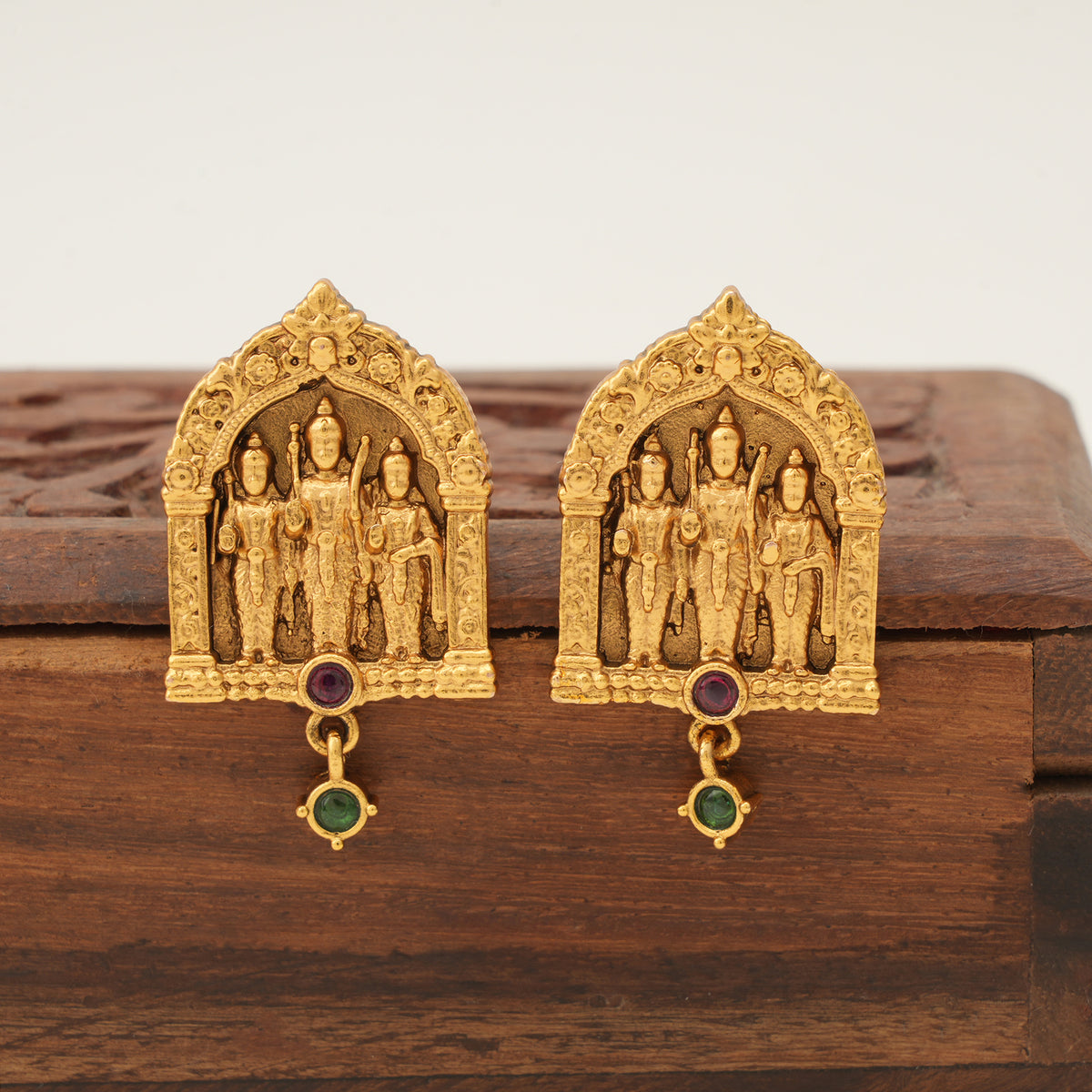 Stunning antique gold ram sita pendant set