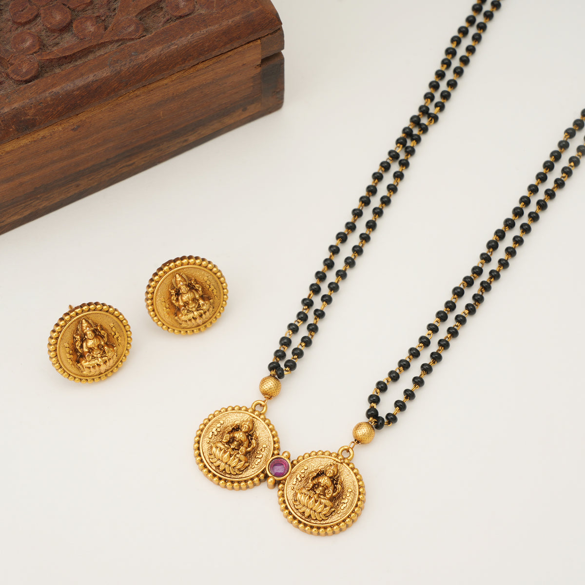 Stunning antique gold maa lakshmi mangalstura set