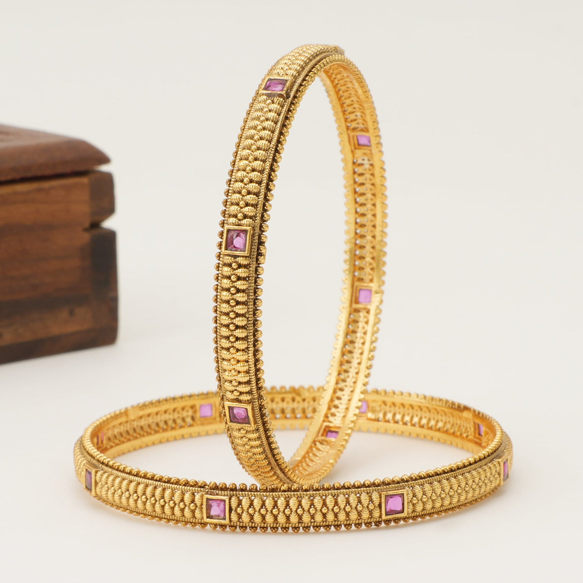 Stunning stone antique gold bangle set
