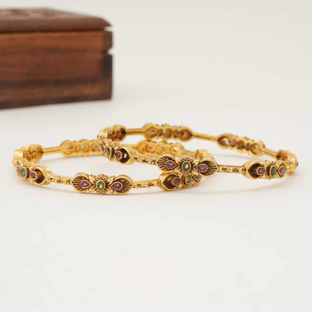 Beautiful stone antique gold bangle set