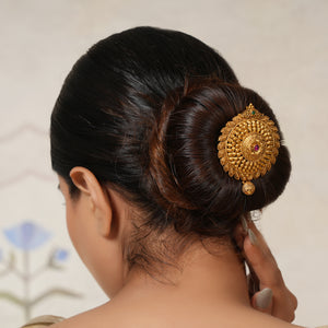 Stunning gold plated round phool choti