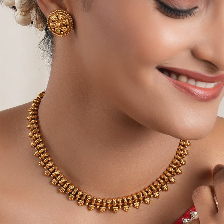 Delicate plain antique gold choker necklace set