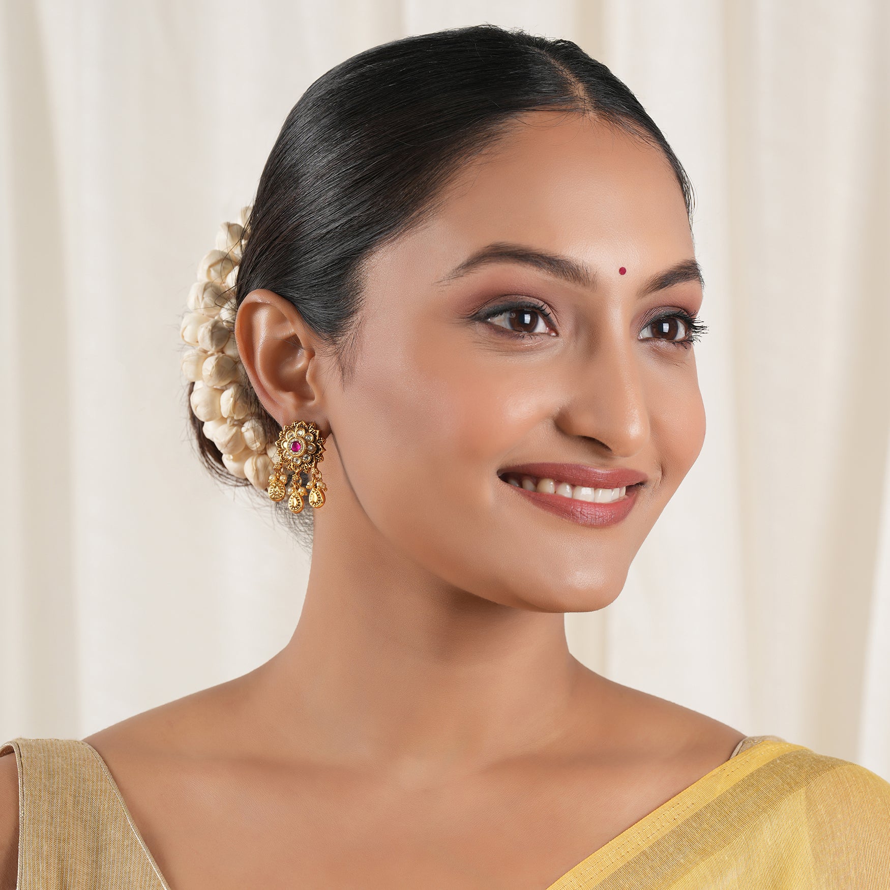 Cute antique gold plated  kundan earring
