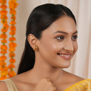 Plain antique gold stud earring