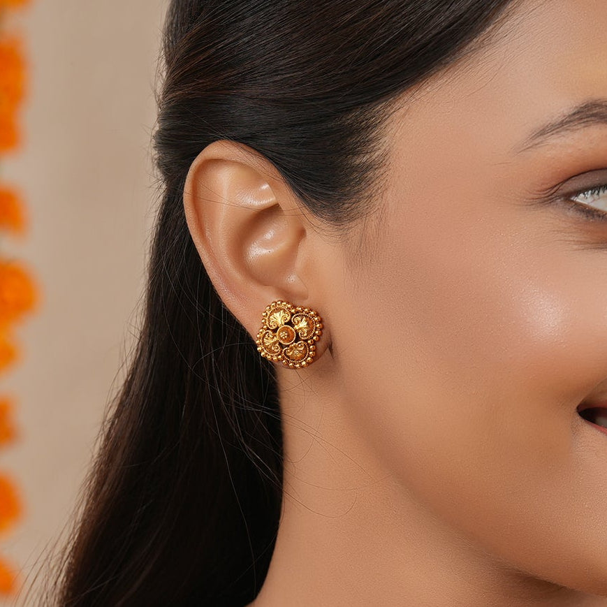 Plain antique gold stud earring