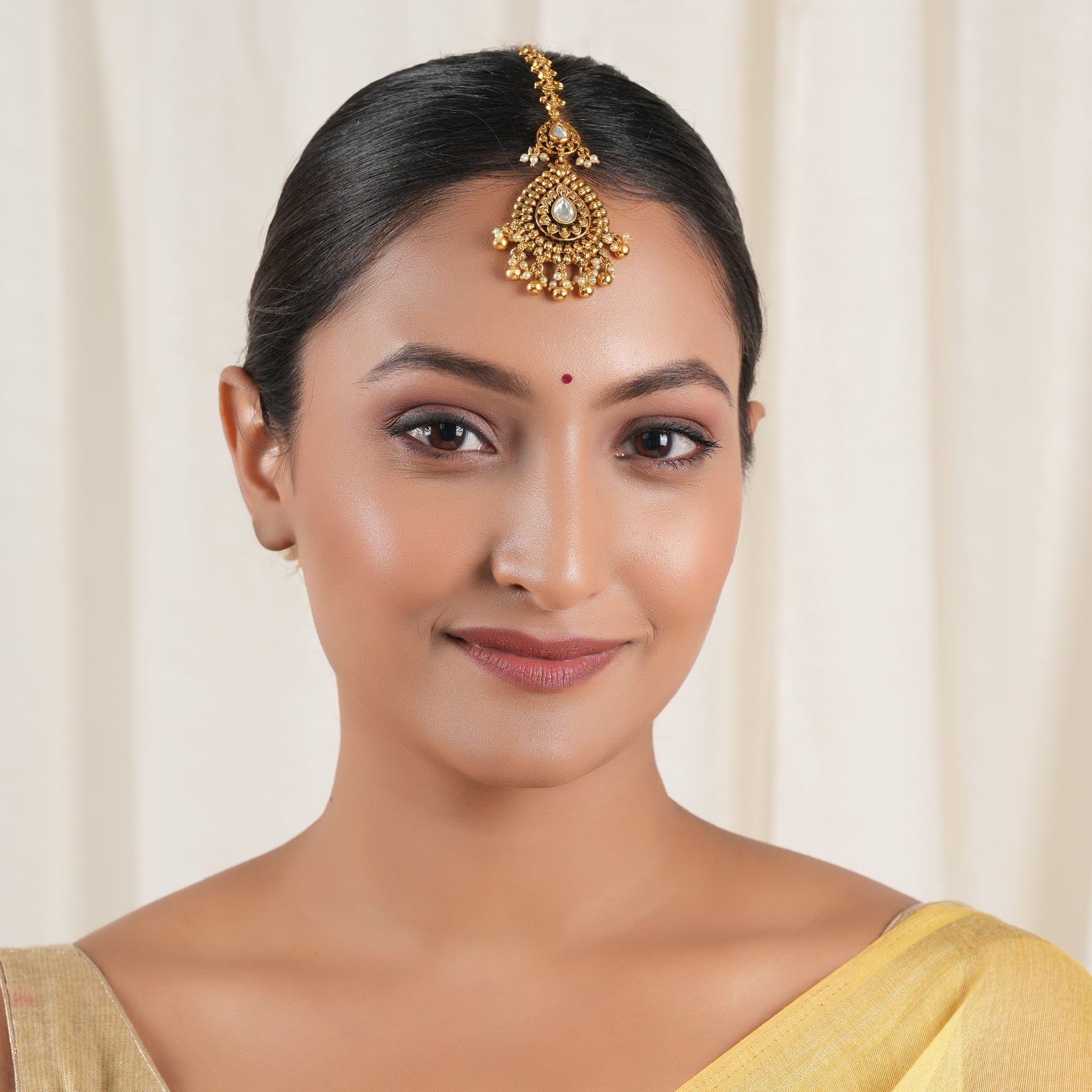 Beautiful antique gold kundan maangtika