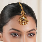 Beautiful antique gold kundan maangtika