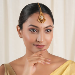 Beautiful antique gold kundan floral maagtika