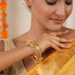 Gorgeous antique gold kundan kada bangle