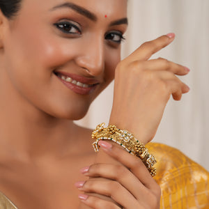 Gorgeous antique gold kundan kada bangle