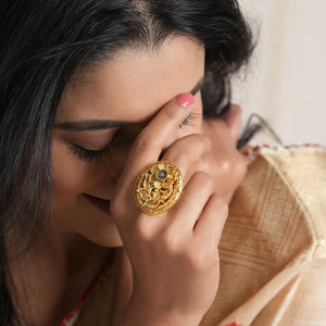 Beautiful oval yellow gold stone finger ring