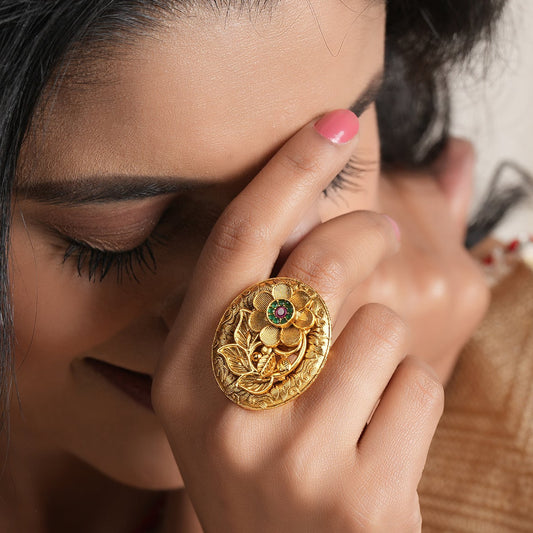 Beautiful oval yellow gold stone finger ring