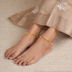 Stunning pearl line antique gold anklet