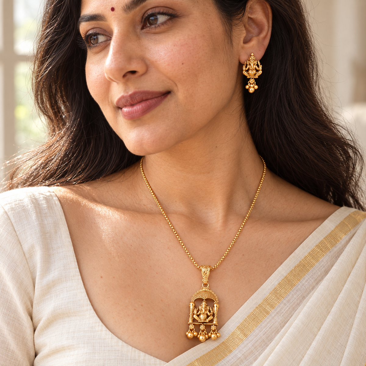 Stunning antique gold ganesh pendant set