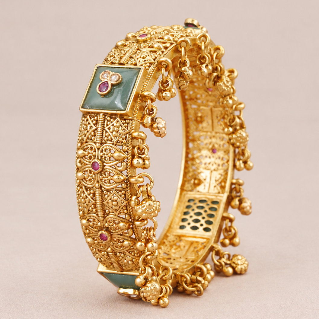 Stunning antique gold green stone kada
